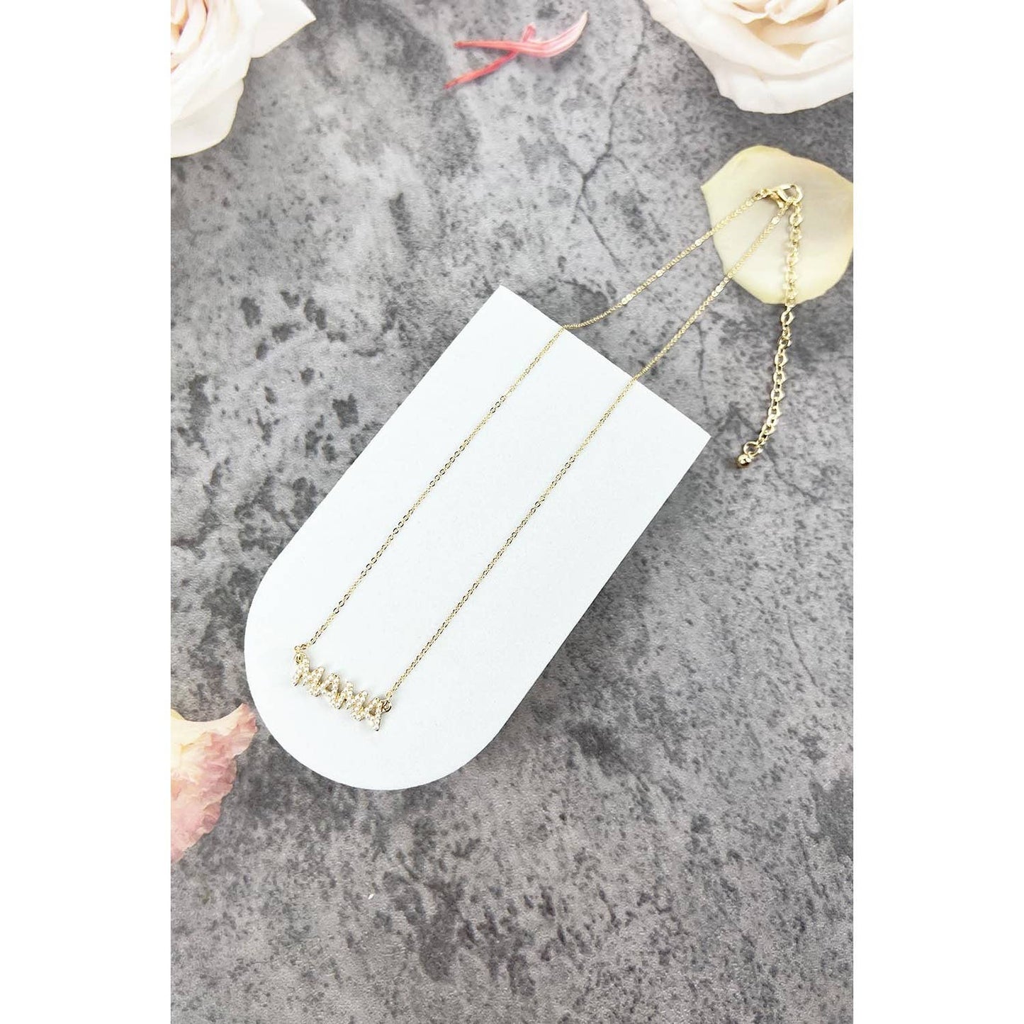 MAMA SHAPED WITH PEARL DETAIL NECKLACE