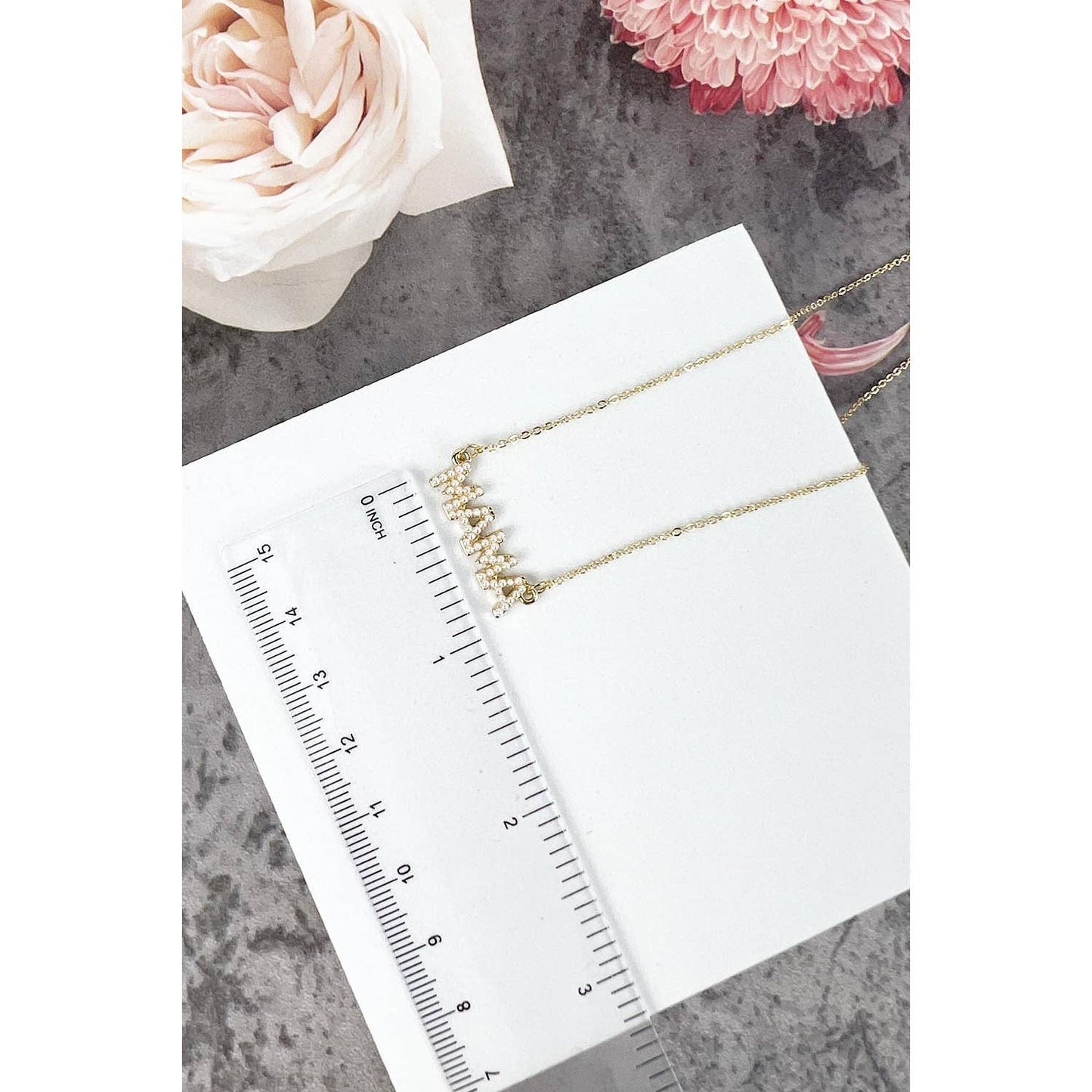 MAMA SHAPED WITH PEARL DETAIL NECKLACE